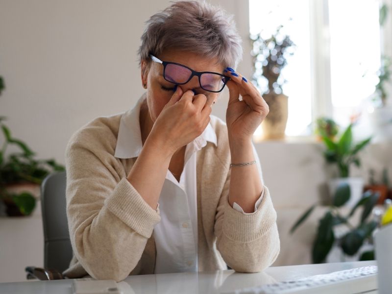 gozde-isik-cakmasi-glokom-belirtisi-mi